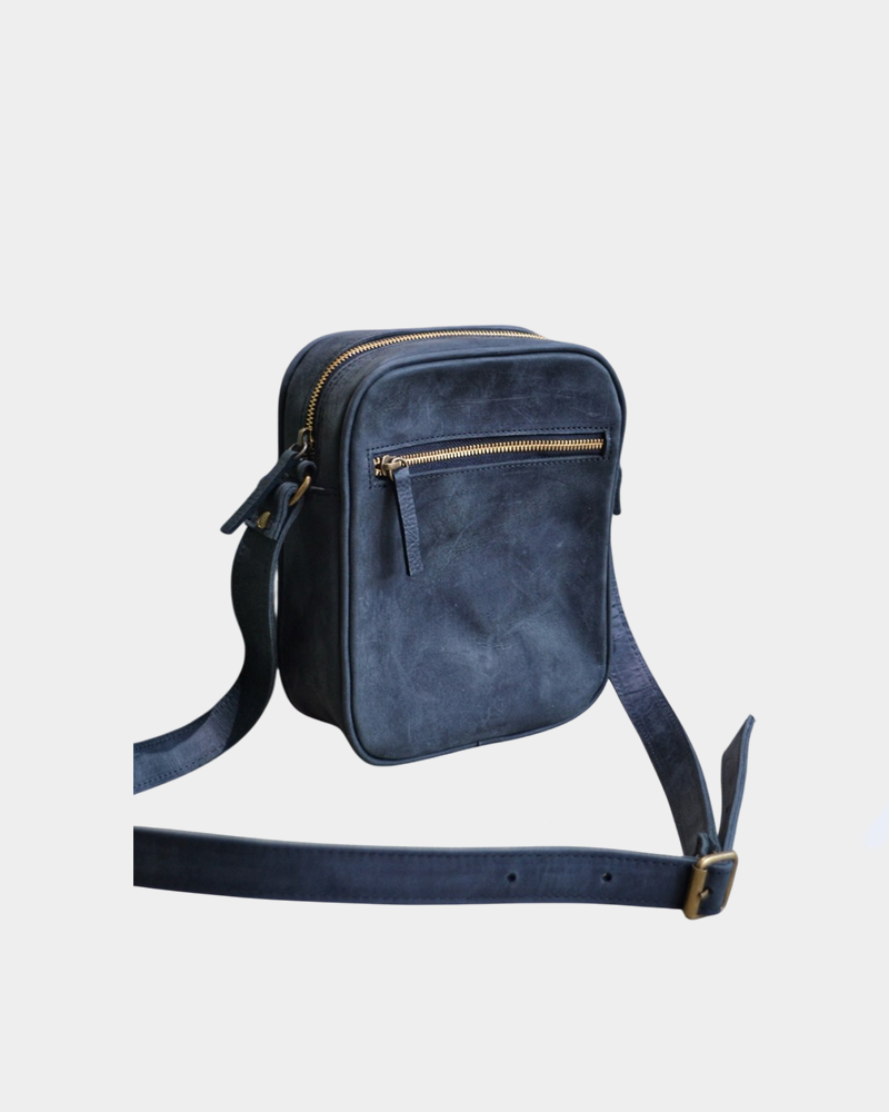 Morral de cuero de azul
