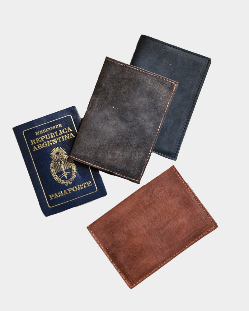 Portapasaporte de cuero