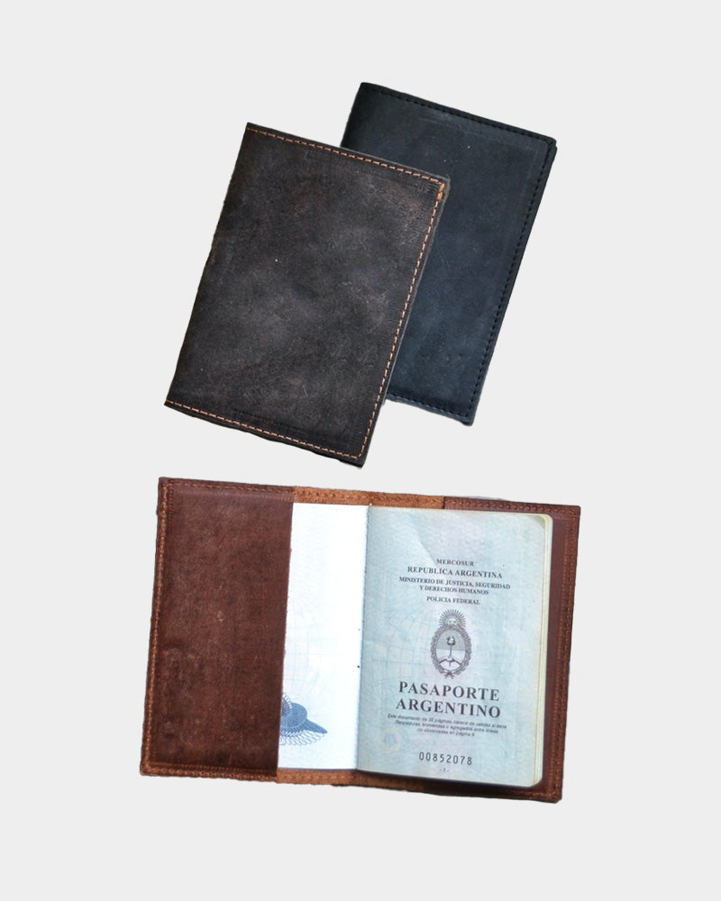 Portapasaporte de cuero